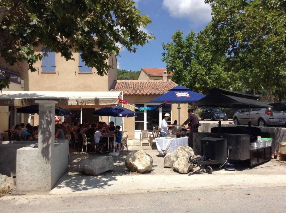 Restaurant terrasse près de Plan-d'Aups-Sainte-Baume